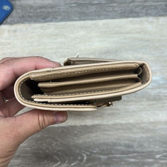 1008-10 NWT Anne Klein wallet - Picture 5 of 8